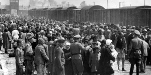 Auschwitz és a túlélőket bénító lelki érzéstelenítés, ami miatt még kérdezni is nehéz