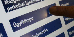 Nem kell a mobil, már e-mailes belépési módszert is választhat az Ügyfélkapu+-hoz