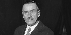 Egy gyilkosság állította örökre a demokrácia mellé – 150 éve született Thomas Mann, aki utolsó németországi fellépésével is vihart kavart