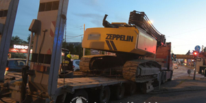 Szállítás közben majdnem lecsúszott egy 33 tonnás monstrum a Kerepesi úton – videó