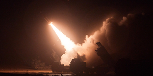 Észak-Korea új irányítórendszerrel tesztelt rakétát