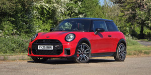 A legenda tovább él: Angliában vallattuk a méregzsák új Mini JCW-ket