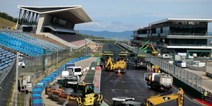 Új, tükörsima aszfaltot kapott a Hungaroring célegyenese