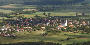 Tizedáron adott telekkel vonzana be fiatal párokat egy fogyatkozó falu a Balaton-felvidéken