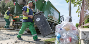 Nem engedi a Mohu, hogy felmondják a hulladékszállítást, hiába nem viszi már ki a szemetet a néhai nagymama