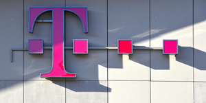 Figyelmeztetést küldött ki a Telekom: az ügyfelek pénze forog kockán