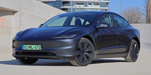 Azt a hétszázát! Teszten a 700 km-t ígérő hatótávbajnok, az új Tesla Model 3