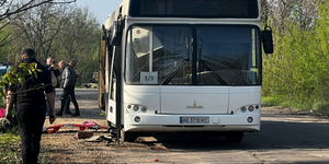 Ukrán munkásokat szállító buszba csapódott egy orosz drón, kilencen meghaltak