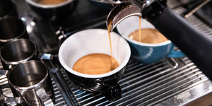 A kávé hamarosan luxuscikk lehet: nemcsak drágulhat, de eltűnhet a polcokról is