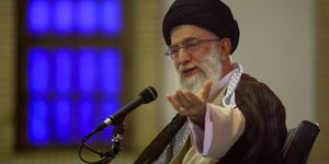 Hamenei ajatollah szerint az Egyesült Államok és Izrael tervelte ki az Aszad-rezsim megdöntését