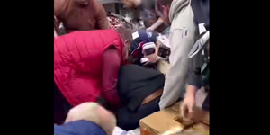 Akciós termékekért verekedtek össze a vásárlók egy prágai Lidlben – videó