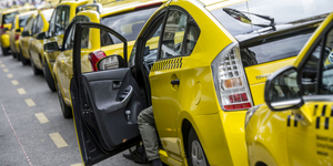 Lavinát indíthat a taxispiacon, hogy a Bolt után itt az Uber és a Gett, az utasok viszont örülhetnek