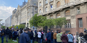 Ezrek gyűltek össze Magyar Péter felhívására a gyermekvédelmi tüntetésen – ÉLŐ 