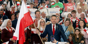 Donald Tusk jelöltjének győzelmét valószínűsítik az első exit pollok a lengyel elnökválasztás után