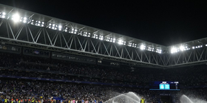 A tömegbe hajtott egy autós az Espanyol–Barcelona meccs előtt, többen megsérültek