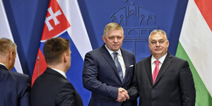 Orbán Viktor: „Keresztbe lőtték” Szlovákia békepárti útját, Fico a legfontosabb hónapokra esett ki