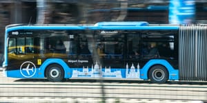 Felpörgeti a BKK a reptéri buszt