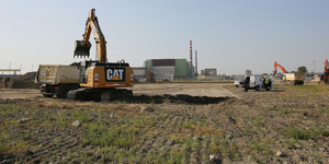 Egyszerűsített eljárásban, hosszabbított időre hívná be a kormány a vendégmunkásokat a Paks II. és a Budapest–Belgrád vasútvonal projektre