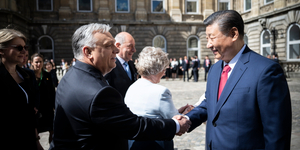 Párizs és Belgrád után Budapesten puhatolja a kínai elnök, kaphat-e segítséget az EU elleni vámháborúban