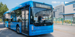 Miközben leáll a tömegközlekedés Budapesten készülnek a BKK kínai villanybuszai Csingtaoban