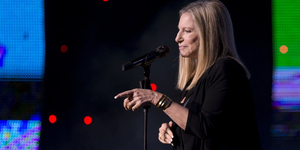 Új dallal jelentkezett Barbra Streisand