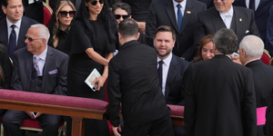 XIV. Leó pápa beiktatásán fogott kezet Volodimir Zelenszkij és J. D. Vance