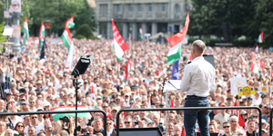 Magyar pártja egymaga előzi a DK–MSZP–Párbeszédet a kormányközeli Nézőpontnál is 