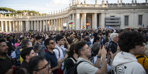 Zarándokok, turisták, de még Orbán-fanok is voltak a Szent Péter téren – helyszíni riport Rómából