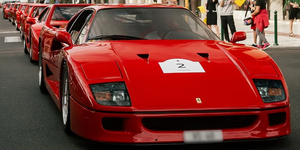 Luxusautó-kereskedés fiatal sofőrje tört össze egy egymilliárd forintos Ferrari F40-est