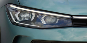 132 km villannyal, ezt tudja a Magyarországra érkezett zöld rendszámos új VW Passat