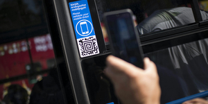 Forró folyadék ömlött az utasokra a 99-es buszon