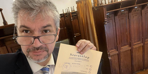 Hadházy Ákos ezúttal is csak a Parlament ruhatárában szavazhatott Polt Péterről