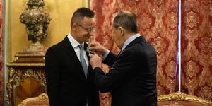 Szijjártó telefonon beszélt Lavrovval a Védelmi Tanács ülése előtt