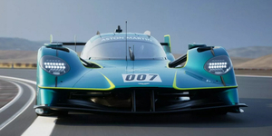 Csak 10 szerencsés milliárdos csaphat le az Aston Martin őrült hiperautójára