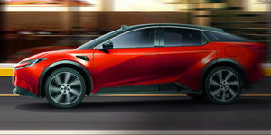 Mélyen Tesla ár alatt kínálja új villanyautóját a Toyota