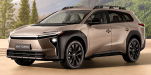 380 lovas új elektromos terepkombi a Toyotától