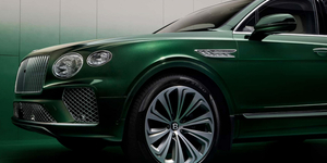 Itt a luxustól tocsogó legújabb hatalmas Bentley