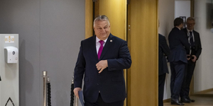 Bloomberg-kommentár: Miért akadályozza Orbán Viktor, hogy az EU és a NATO segíthessen Ukrajnán?