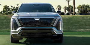 Beárazták a Cadillac legújabb hatalmas elektromos luxus SUV-ját