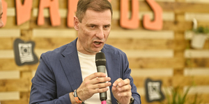 Tuzson Bencének megtetszett az ötlet, hogy lóversenypályán tartsák a Pride-ot