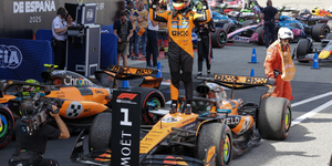 Sima McLaren-kettősgyőzelem a Spanyol Nagydíjon, Verstappen egy szabálytalanságával eldobott 14 pontot