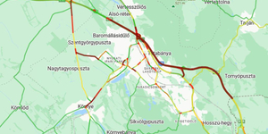 Az M1-es egyik hídjának hajtott egy teherautó, még mindig 10 kilométeres a sor