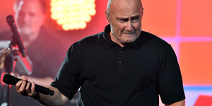 Phil Collins Petőfi költeményei hatására megtanul magyarul – egy új színdarabban