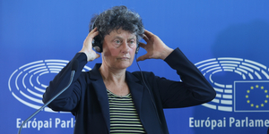 Már szerdán sürgős vitát tarthat az EP a magyar „átláthatósági” törvényről
