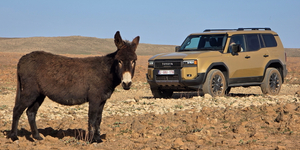 Ide az összes kátyúval! Afrikában kínoztuk meg a vadonatúj Toyota Land Cruisert