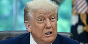Dél-afrikai fehéreknek ad menedékjogot Trump