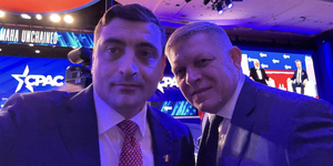 Parászka Boróka: Két magyarellenes uszítás közt Orbán orra előtt képezte magát Orbán Viktorrá George Simion