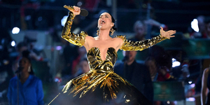 Koncert közben kapcsolódott ki Katy Perry melltartója