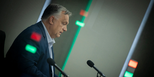 Szlovák-magyar szótárral hívta fel Orbán figyelmét Tompos Márton arra, hogy egy félrefordítás miatt baloldalizza Fico merénylőjét
