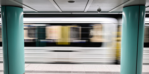 Mától tovább járnak a metrók